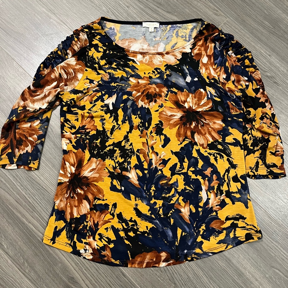 Floral shirt with ruffled sleeve feature